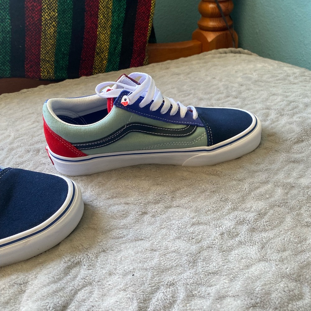 Vans - Picture 5 of 7